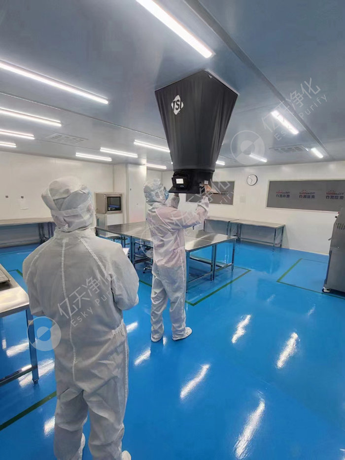 這款8380 數字式風量罩可測定流經各種風口 ( 散流器、百葉等 ) 的風量。體積輕巧,僅重 3.4Kg,便于攜帶使用。把風量罩安放在風口上,就可由數字顯示屏直接讀出進風或排風量。8380 也可單機工作,或支持多種熱式風速探頭提供多種測量功能,并提供數據存儲和處理功能(數據點多達26,500采樣點,帶時標 )。